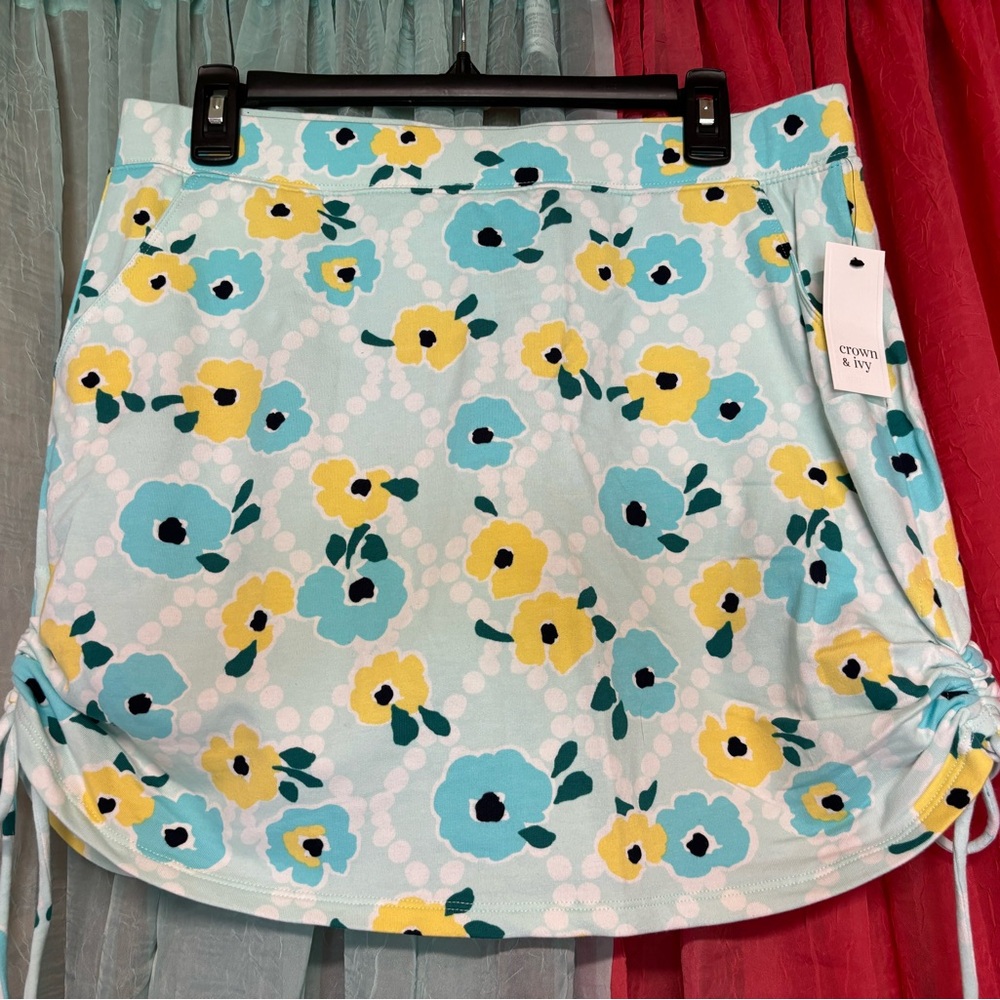 Crown & Ivy skort size medium NWT